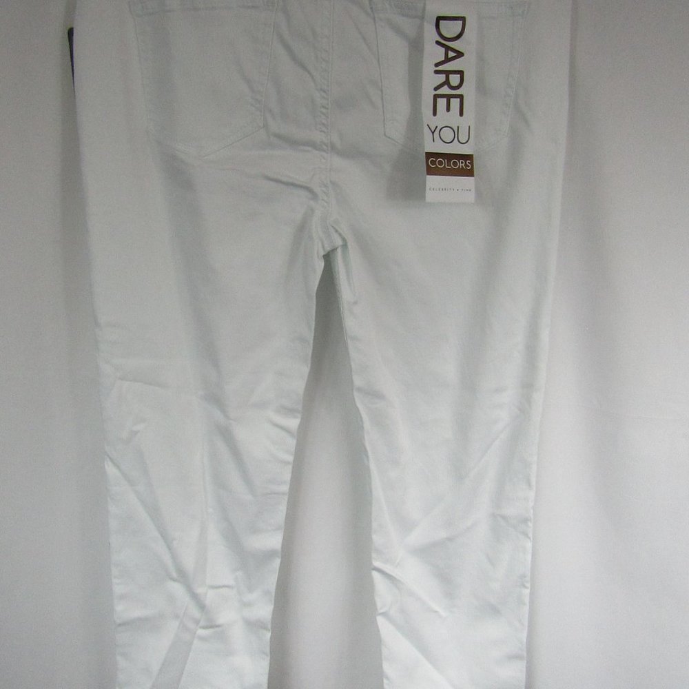 Women's Junior's | Celebrity Pink | 11/30 Crop | White - Picture 2 of 6